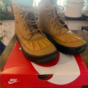 Nike Brown Outdoor Boots
